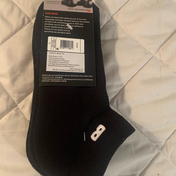 A PAIR OF THIEVES SOX BLACK CUSHION LOE CUT SIZE 8 - 12 NWT. - Picture 2 of 4